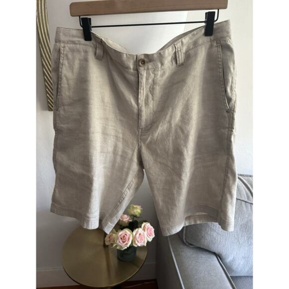 Tommy Bahama  Linen Blend Beige Shorts 36  Coastal Summer Casual Beach